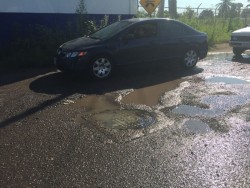 Fuga de aguas negras en el camino Juntas de Humaya