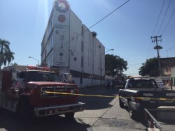 Calle Rodolfo G. Robles cerrada por reparación del cableado dañado