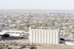 Anuncian construcción de plaza comercial