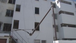 Piden a CFE que repare línea de energía caída en Infonavit Humaya