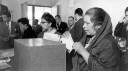 Celebran 63 años del voto femenino
