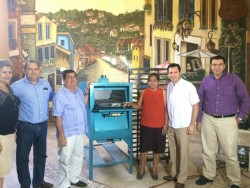 Entregan apoyos a pequeñas empresas en San Ignacio.