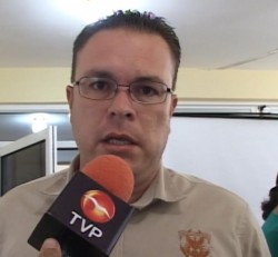 Estudiantes egresados de la UAS participan en creación de aplicaciones.