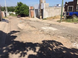 Imposible de transitar por la calle  Hacienda Morelos