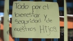 Padres de familia impiden paso a docentes