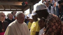 En video viral, Papa Francisco pide apoyo para países que reciben refugiados
