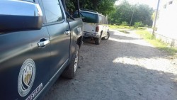 Continúa el cuerpo semienterrado en la colonia Azteca.