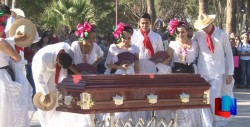 Con homenaje, dan último adiós a la maestra