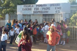 Padres toman primaria de Vícam