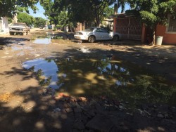 Fuga de agua en la Colonia San Juan