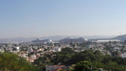 Miles de turistas navieros llegan a Mazatlán.