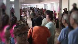 Largas filas en la farmacia del ISSSTE