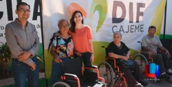 Apoya DIF a abuelos con sillas de ruedas