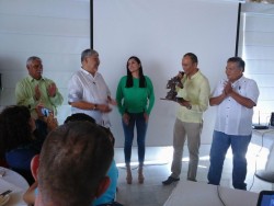 Otorgan reconocimiento a Fernando Torres Colio