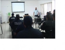 Capacitan a policías municipales