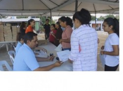 Entrega ayuntamiento zapatos y tenis en la zona rural