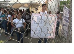 Cierran puertas de la UPES y se quedan alumnos "secuestrados"