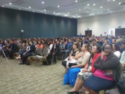 Testigos de Jehová participan en Asamblea Regional.