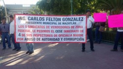 Se manifiestan vendedores de playa
