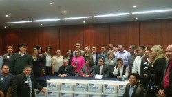 Entrega PAS firmas en el Senado