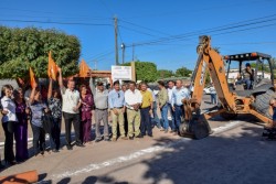 Inician trabajos de pavimentación de la calle Nogales
