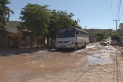 En pésimas condiciones están las calles de Las Coloradas