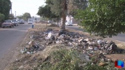 Mala imagen da la basura en la calle