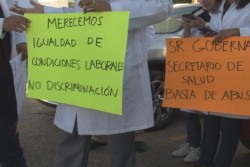 No les pagan la quincena a químicos del laboratorio de salud.