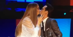 VIDEO: Épico beso de JLo y Marc Anthony en los Latin Grammys
