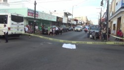 Mujer muere atropellada por camión urbano