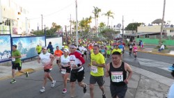 El domingo el XVIII Maratón en Mazatlán