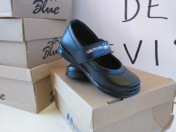 Alcalde entrega zapatos y tenis a estudiantes