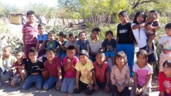 Niños de Tetabiate esperan el Regalo de Alegría