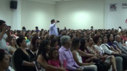 Mujeres asisten a conferencia magistral sobre equidad de género