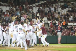 Lino Rivera se mantiene como manager de Tomateros