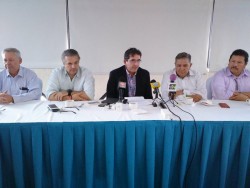 Miembros de partidos locales se reunen en Mazatlán