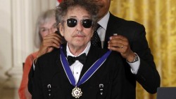 Dylan aceptó finalmente el Nobel