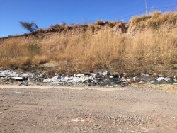 Convertida en un tiradero de basura, calle Urales en Villa Bonita