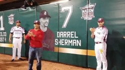 Retiran el 7 de Darrell Sherman