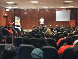 Dicen "NO a la violencia contra las mujeres" a través de la oratoria