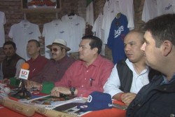 Reconocimientos a Urías y Roberto Osuna