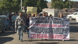 Profesores de Tele-Bachillerato se manifiestan en palacio