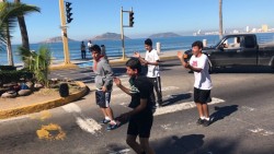 Explotan su juventud con alegría y ritmo