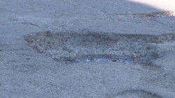 Llena de hoyos la Juárez