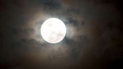 La última Superluna del 2016 a todo su esplendor