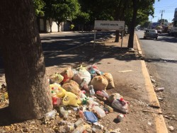 Basura por el Boulevard Enrique Félix Castro