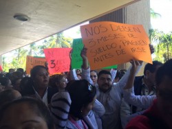 Exigen el pago de vales de despensa trabajadores del Sector Salud