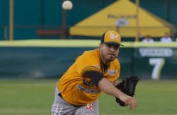 Manny Barreda firma para los Bravos