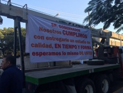 Constructores y proveedores se manifiesta por adeudo de parte Gobierno