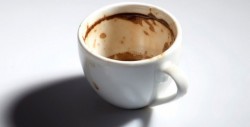 ¿Qué tan seguido lavas tu taza de café de la oficina?